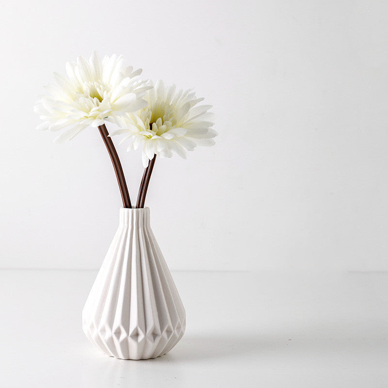 Small Dried Flower Ornaments In The Living Room