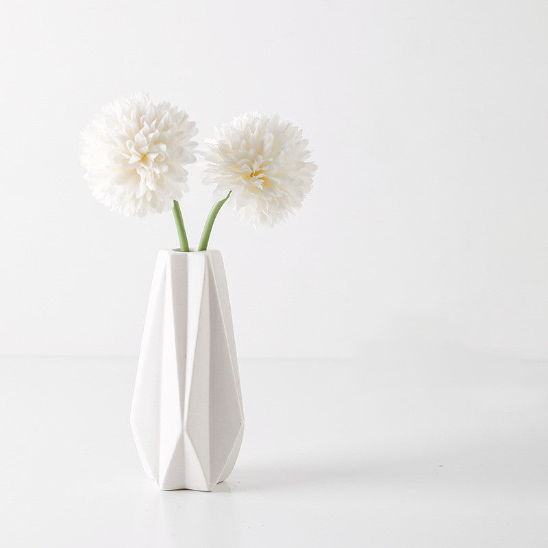 Small Dried Flower Ornaments In The Living Room