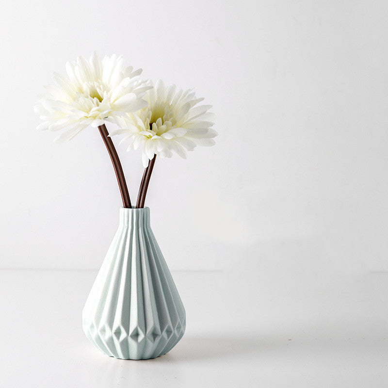 Small Dried Flower Ornaments In The Living Room