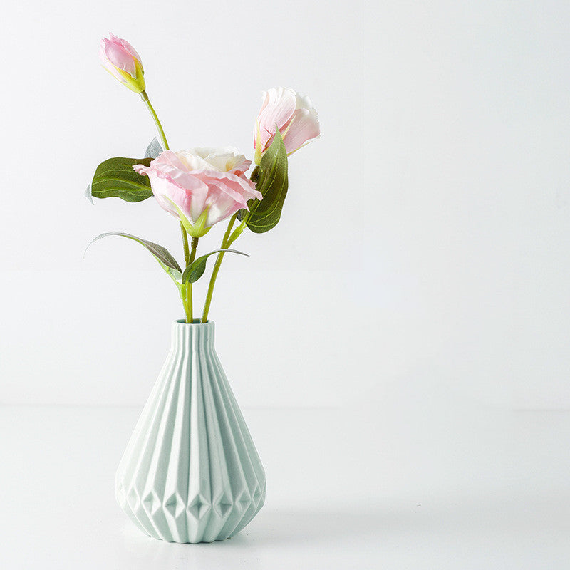 Small Dried Flower Ornaments In The Living Room