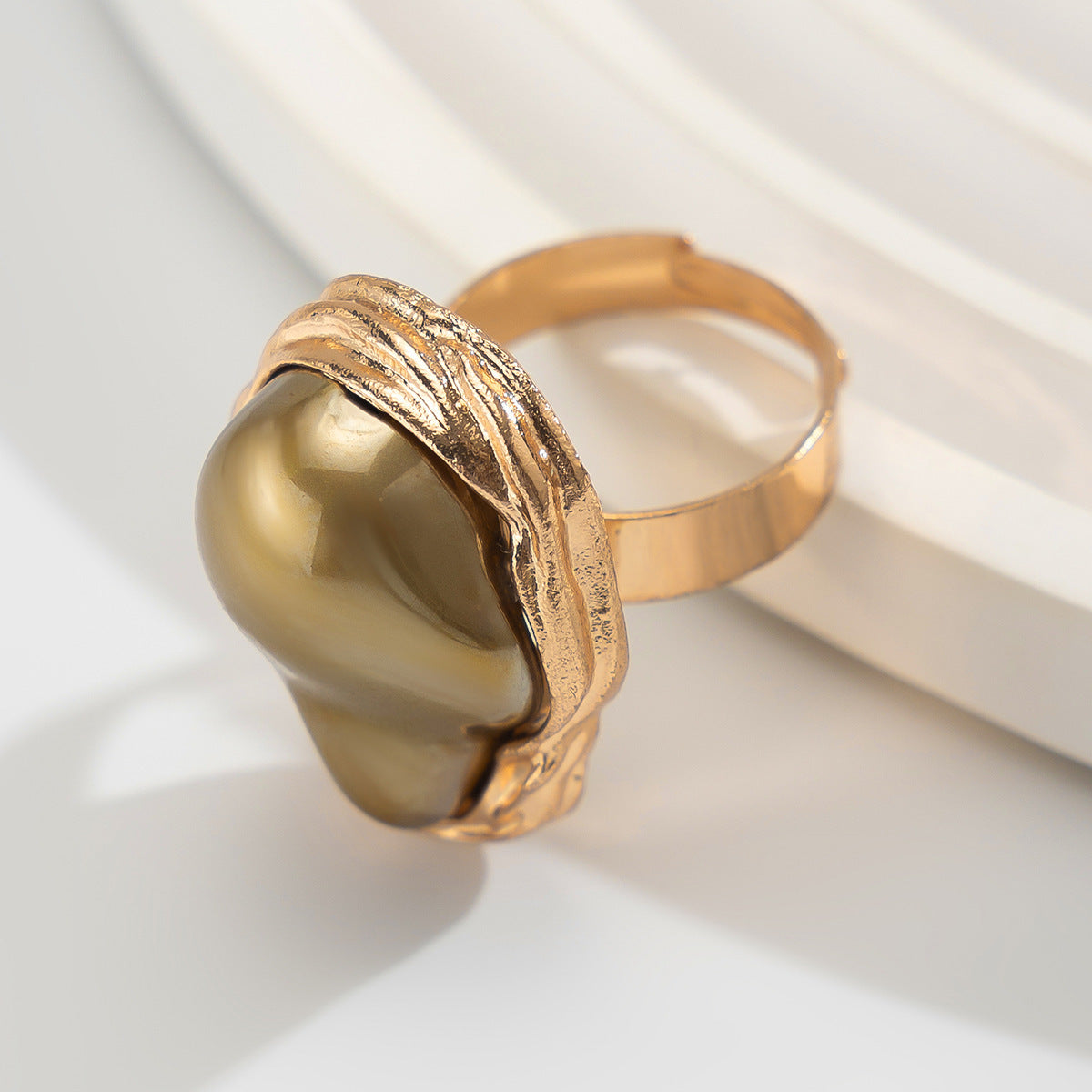 Retro Irregular Inlaid Shaped Pearl Ring