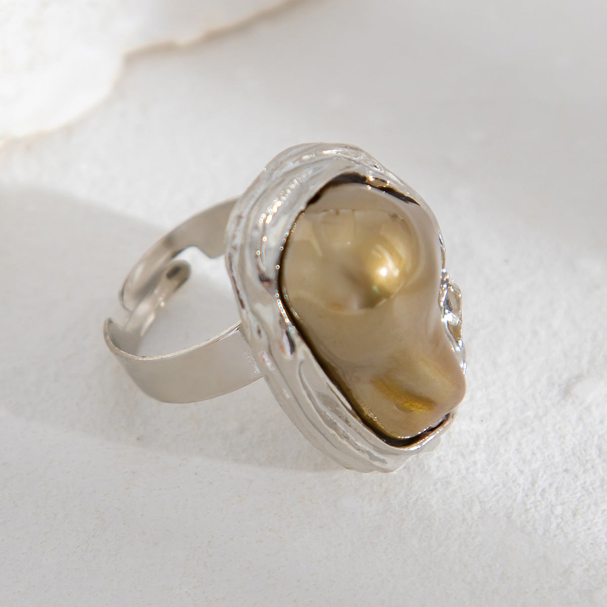 Retro Irregular Inlaid Shaped Pearl Ring