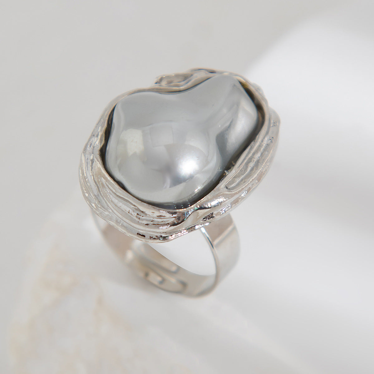 Retro Irregular Inlaid Shaped Pearl Ring