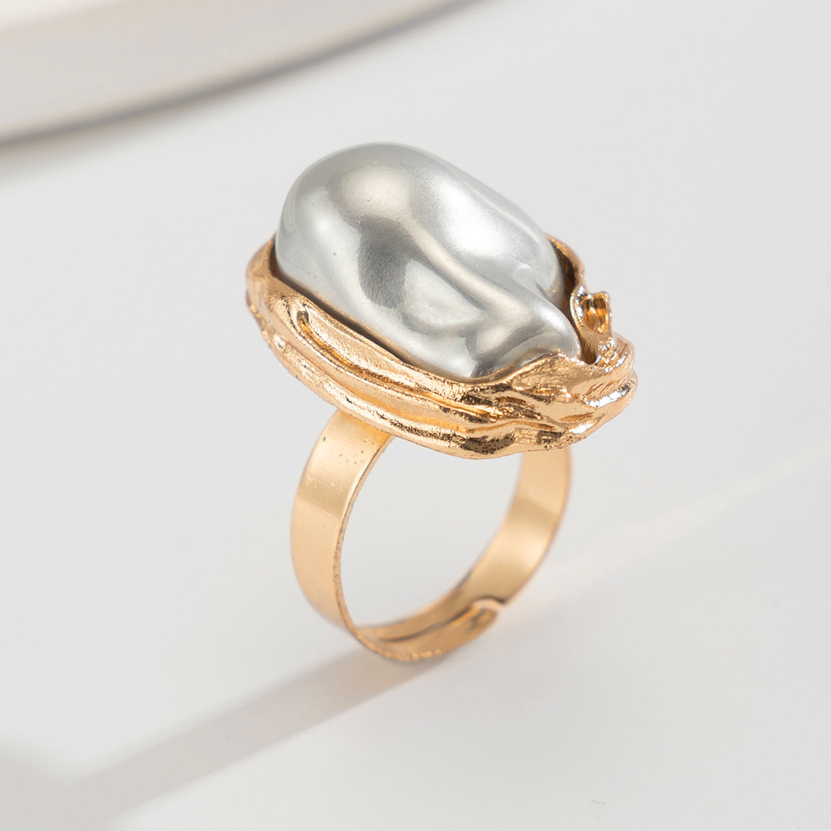 Retro Irregular Inlaid Shaped Pearl Ring