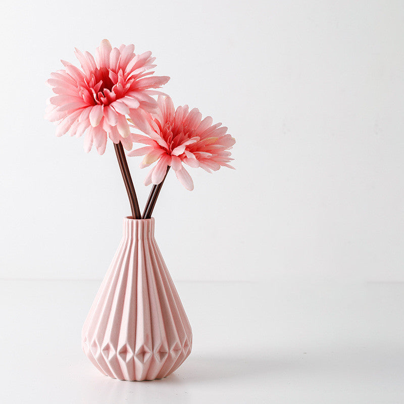 Small Dried Flower Ornaments In The Living Room