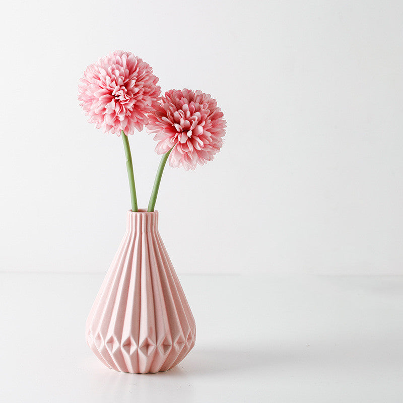 Small Dried Flower Ornaments In The Living Room