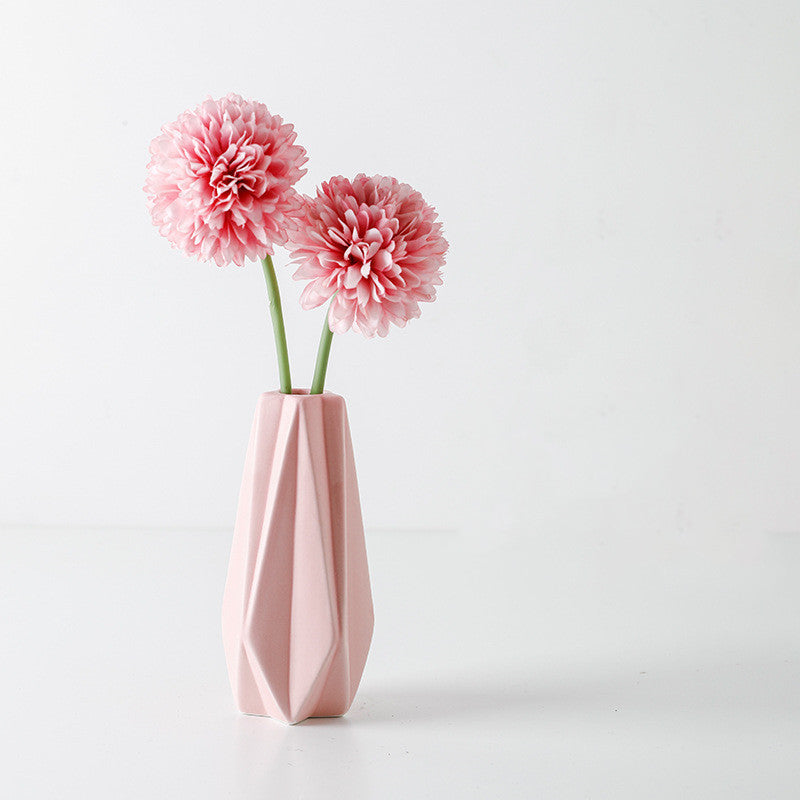 Small Dried Flower Ornaments In The Living Room