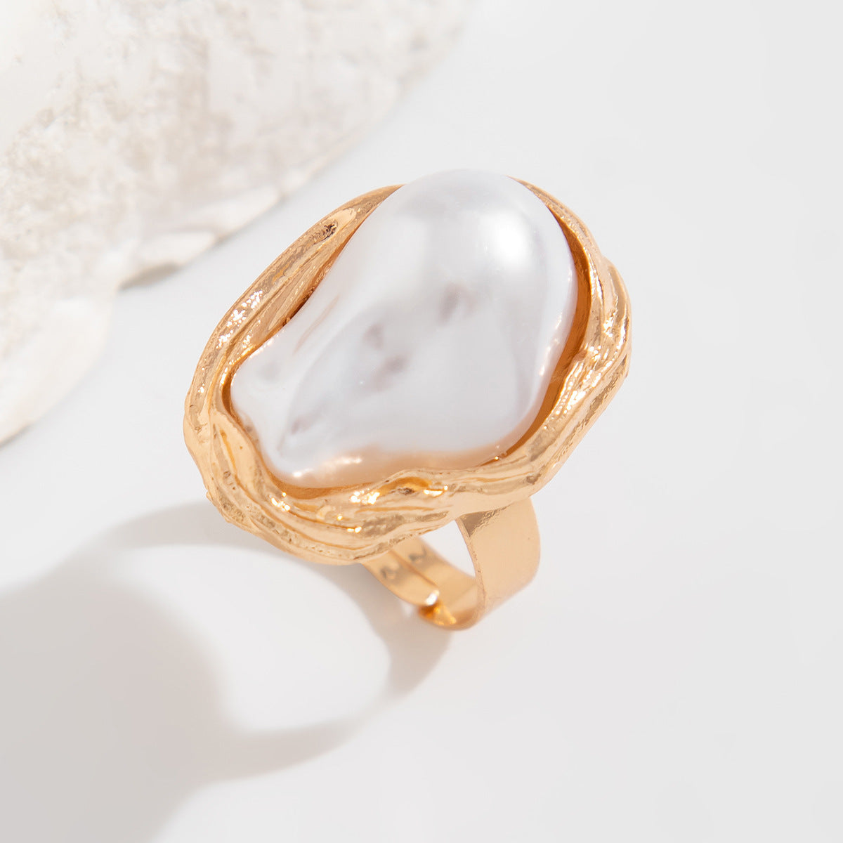 Retro Irregular Inlaid Shaped Pearl Ring