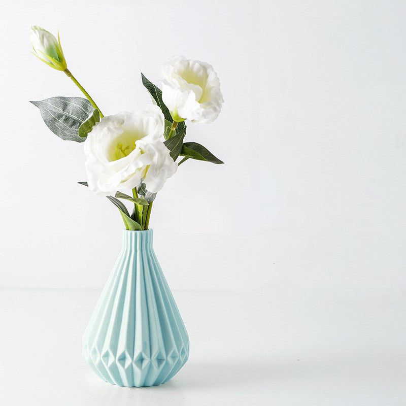 Small Dried Flower Ornaments In The Living Room