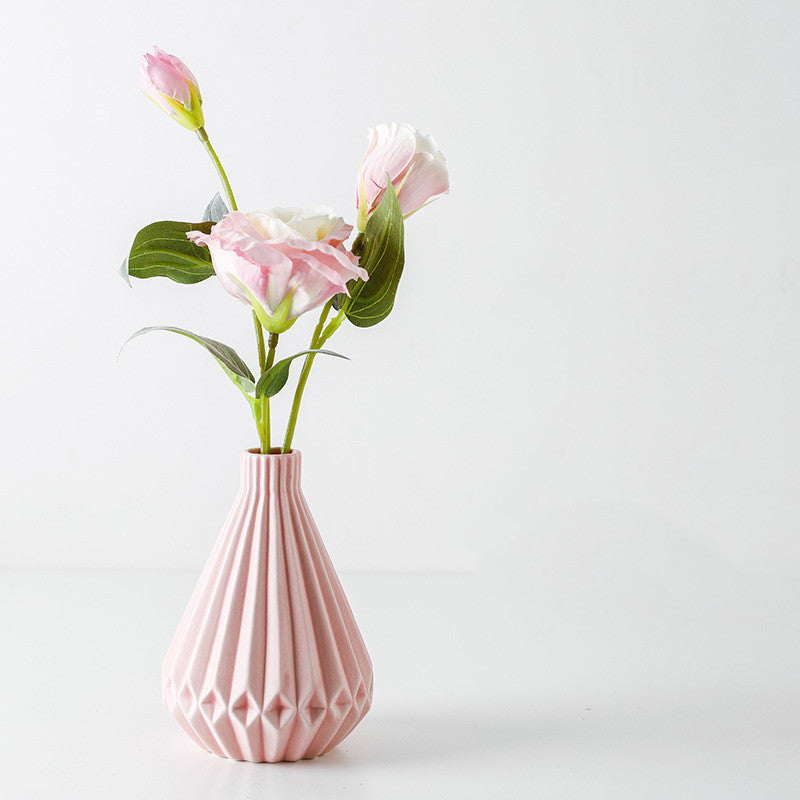 Small Dried Flower Ornaments In The Living Room