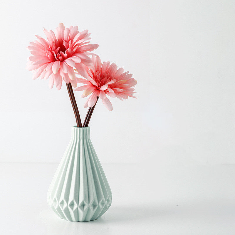 Small Dried Flower Ornaments In The Living Room