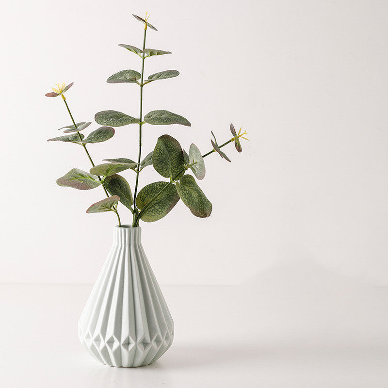 Small Dried Flower Ornaments In The Living Room