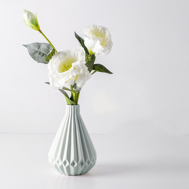 Small Dried Flower Ornaments In The Living Room